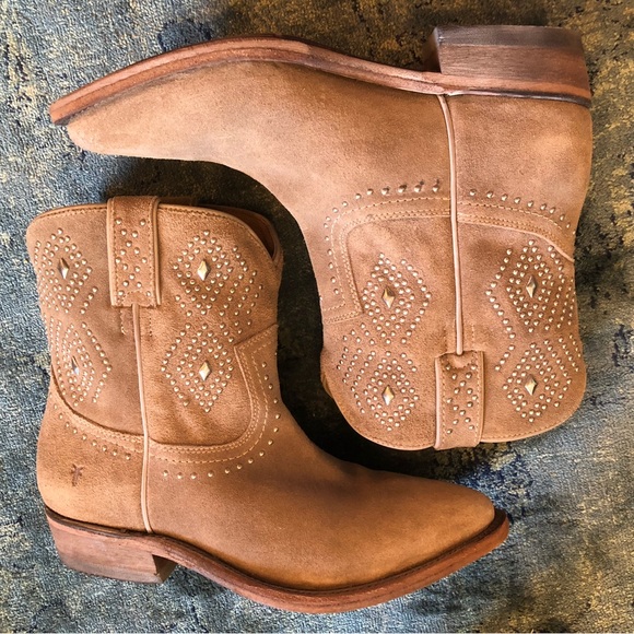 Frye Studded Billy Boot in Tan size 8.5 western cowboy - Picture 7 of 16